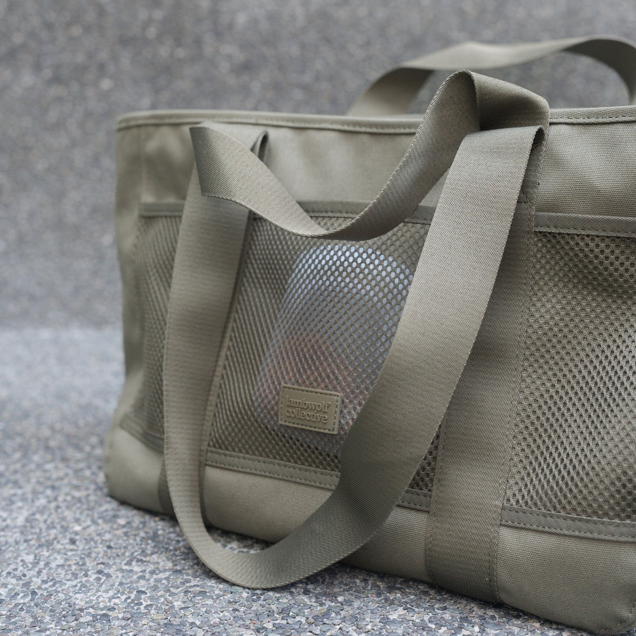 Lambwolf Collective | Subway Pet Carrier, Fern | Suitable